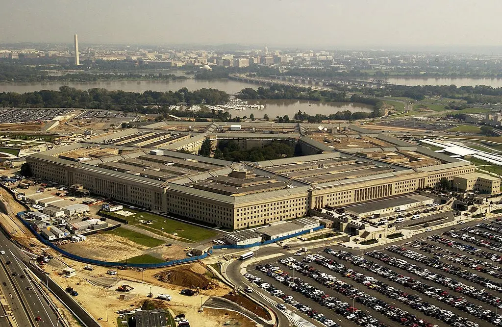 Οι δισεκατομμυριούχοι της Silicon Valley ετοιμάζουν «εισβολή» στο Πεντάγωνο