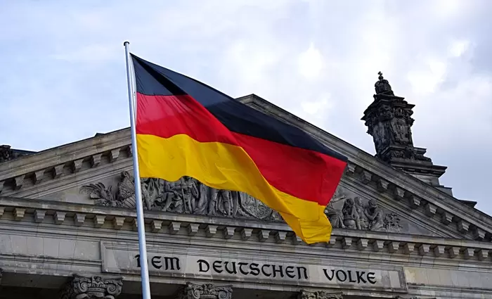 Η Γερμανία ξανά ενώπιον της Ιστορίας