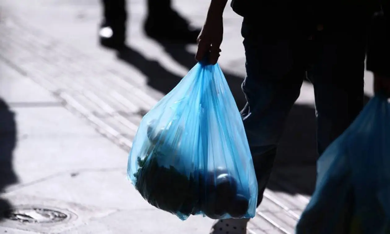 Τέλος από σήμερα η διάθεση λεπτής πλαστικής σακούλας στα ταμεία