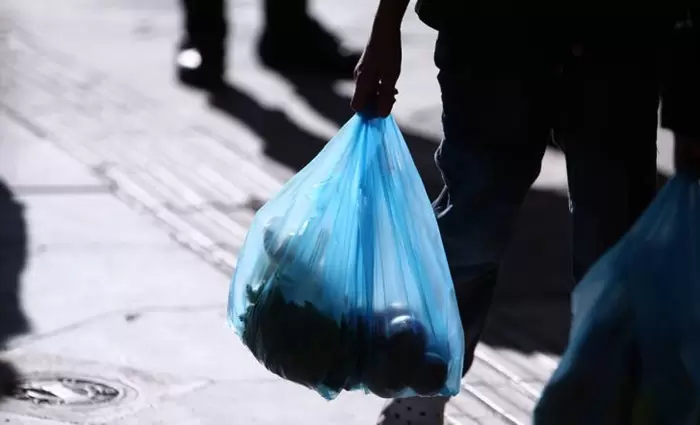 Τέλος από σήμερα η διάθεση λεπτής πλαστικής σακούλας στα ταμεία