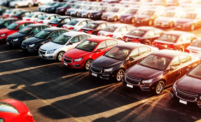 Στο «σφυρί» μεταχειρισμένα αυτοκίνητα από €700