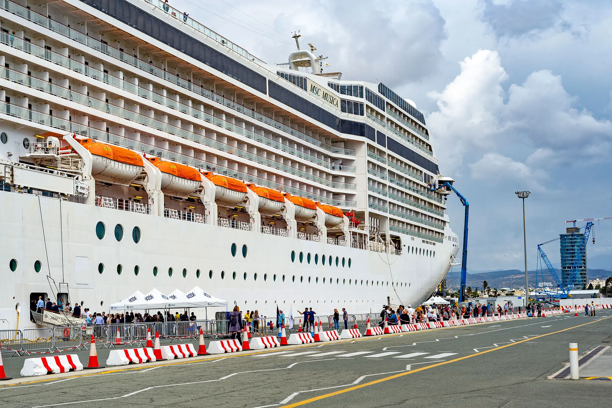 Το MSC Musica υποδέχθηκαν στο λιμάνι Λεμεσού Υφ. Τουρισμού και Ναυτιλίας