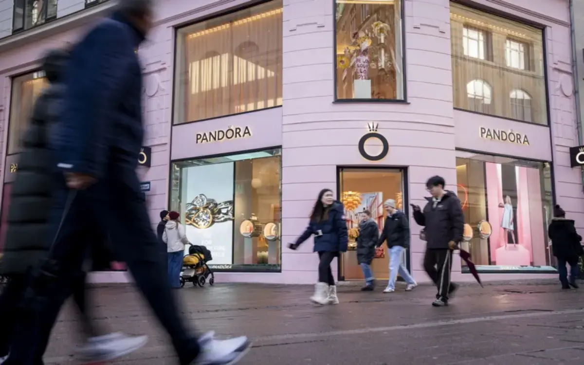 Έρχονται αυξήσεις στην Ευρώπη από δημοφιλή brands -  Τι σκέφτονται Birkenstock και Pandora