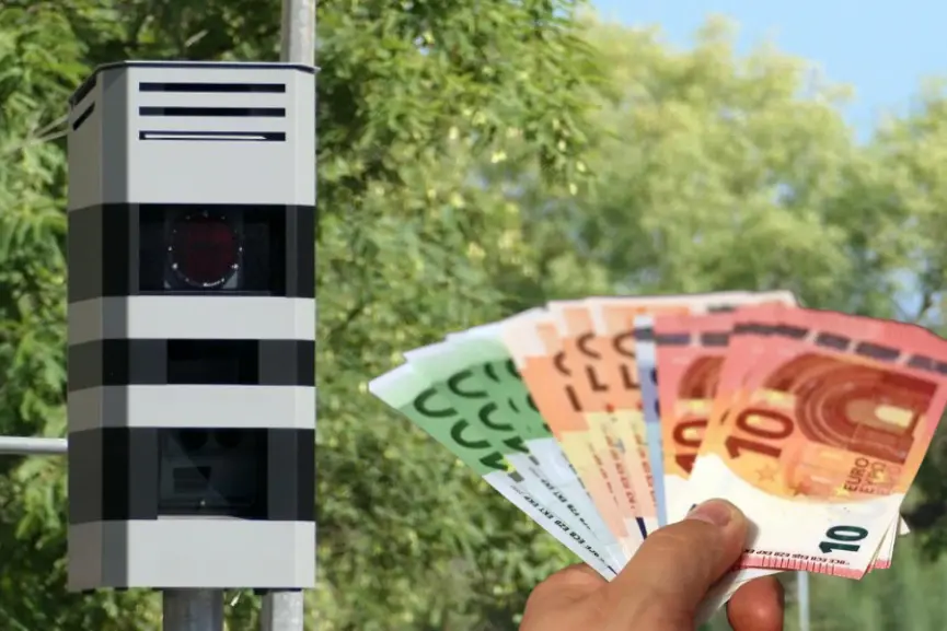 Τα ανείσπρακτα πρόστιμα Τροχαίας, η μείωση των παραβάσεων και τα προσωπικά δεδομένα