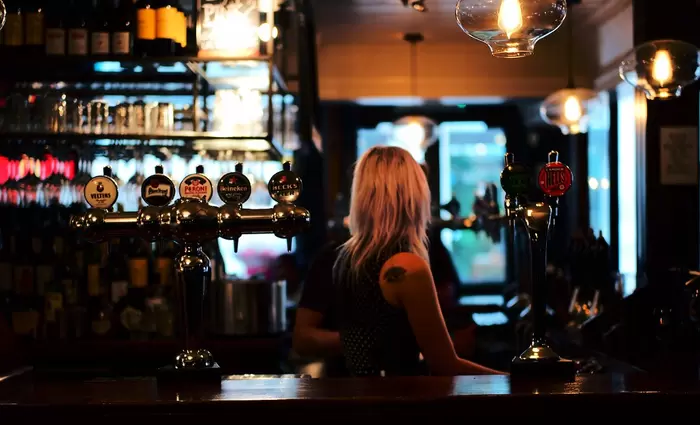 Λουκέτο η μία μετά την άλλη βάζουν οι παμπ στην Αγγλία