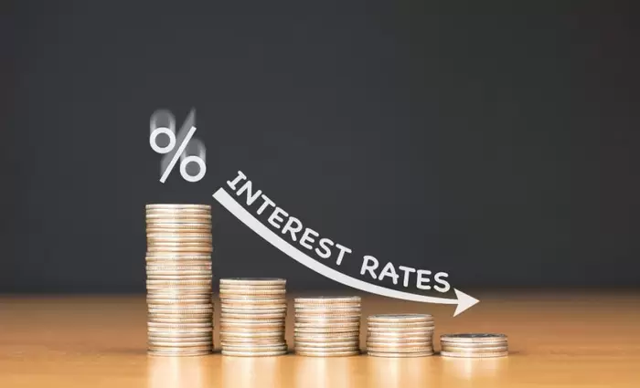 Fitch: Σχεδόν όλες οι κεντρικές τράπεζες θα μειώσουν τα επιτόκια το 2024