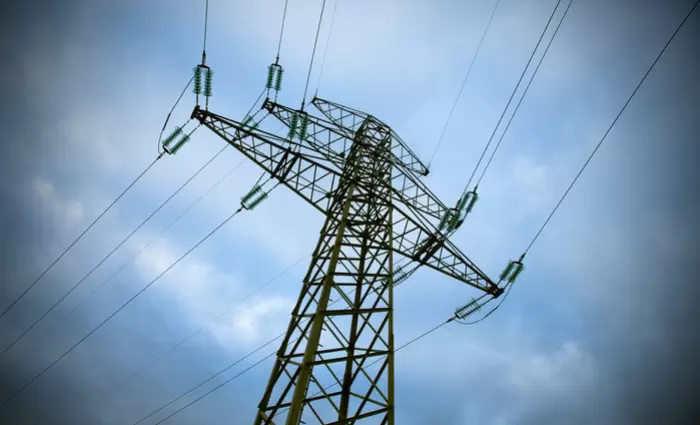 «Ηλεκτροπληξία» στα πορτοφόλια φέρνουν οι αυξήσεις