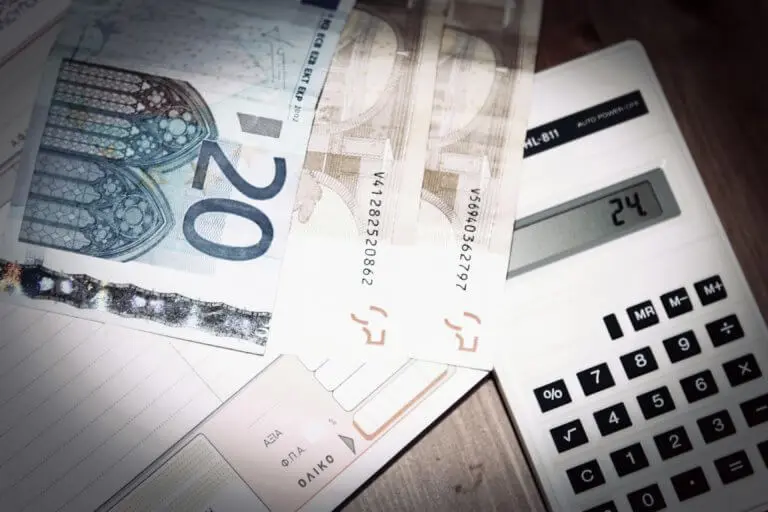 Παίρνουν τις καταθέσεις τους και φεύγουν οι Ρώσοι από την Κύπρο  