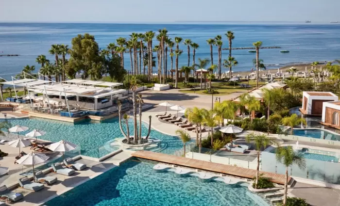 Το Parklane υποδέχεται ξανά τους επισκέπτες για μια πολυτελή εμπειρία