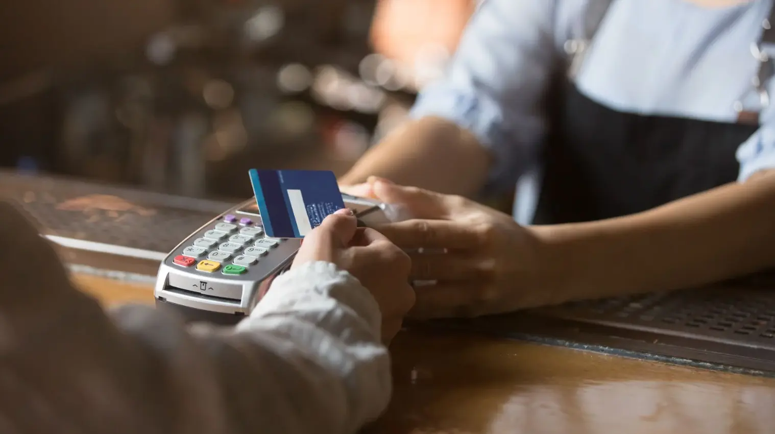 Ελλάδα: Παράταση 1+1 μήνα για τη διασύνδεση POS – ταμειακών μηχανών