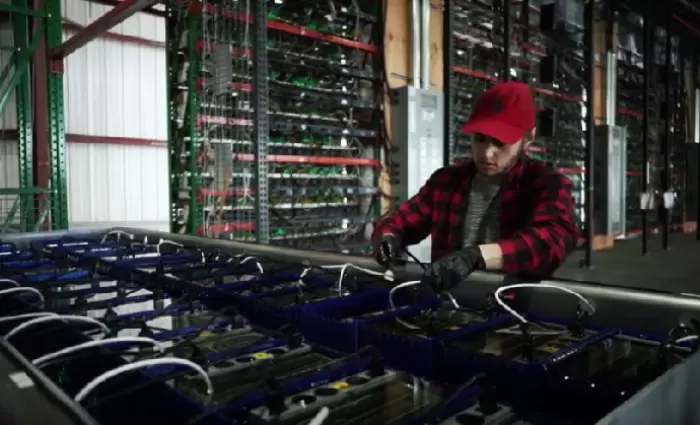 Η ζωή ενός 19χρουνου σε μια φάρμα εξόρυξης Bitcoin