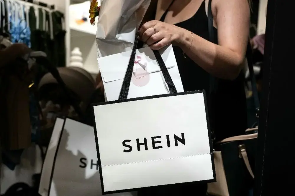 Γιατί η Shein αλλάζει τα πλάνα της για τη Γαλλία