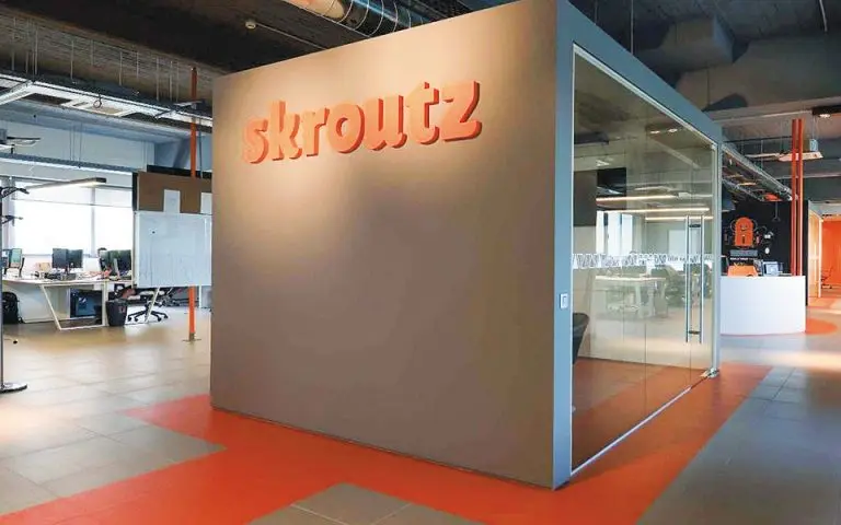 Καταγγελία 10 επιχειρήσεων κατά της Skroutz για δεσπόζουσα θέση