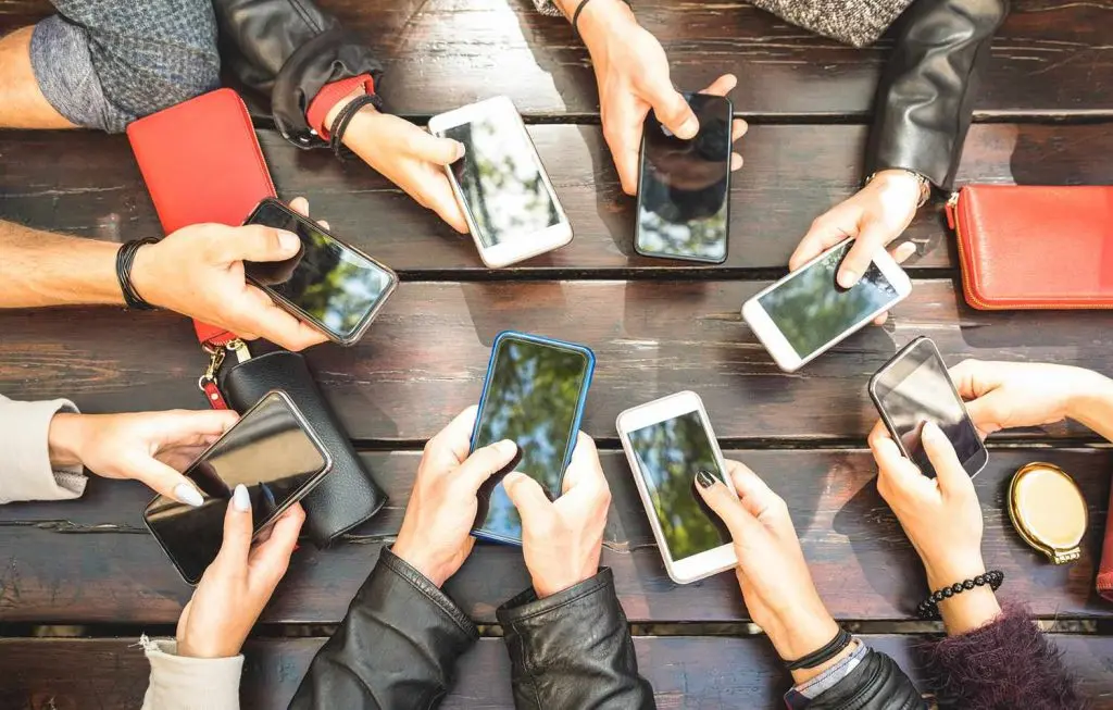 Smartphones: Πώς αλλάζει η καθημερινή χρήση τους έως το 2030