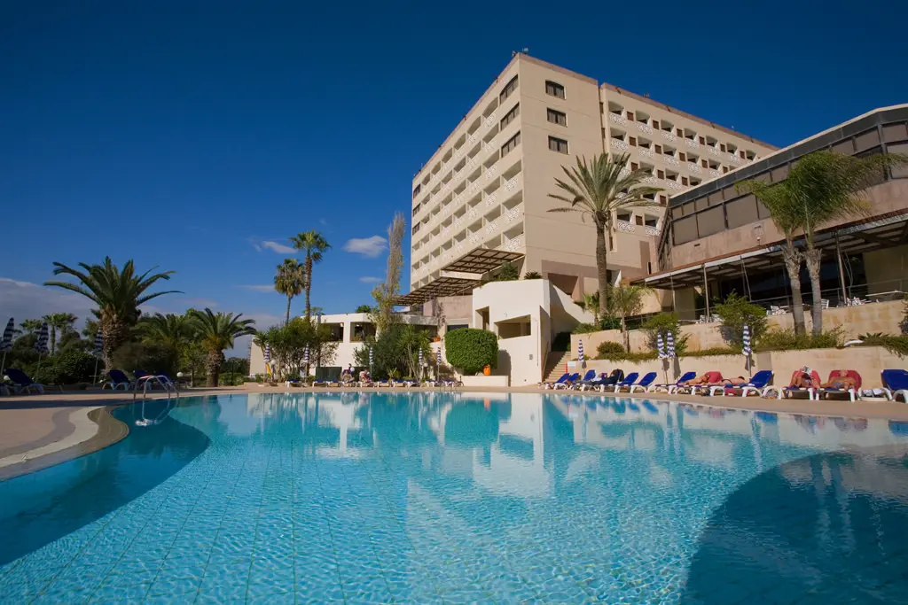 St. Raphael Resort: Ζητεί προμηθευτές