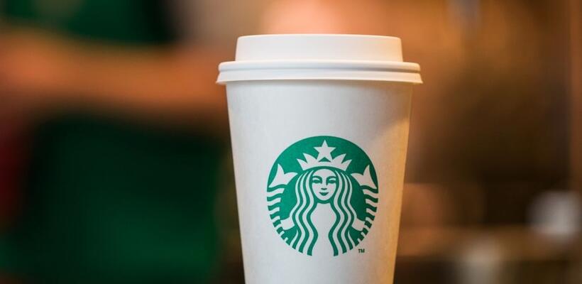 Η Starbucks πληρώνει περισσότερο φόρο στο Ηνωμένο Βασίλειο παρά τις απώλειες