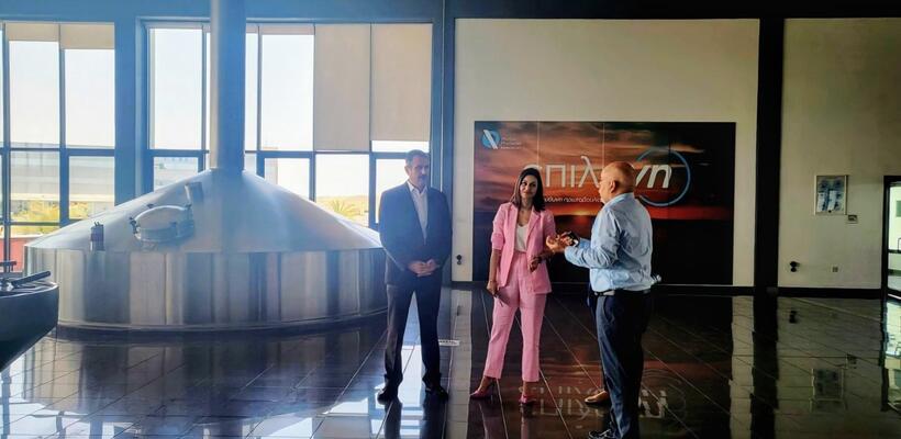 Επίσκεψη Επιτρόπου Περιβάλλοντος στο ζυθοποιείο της Photos Photiades Breweries