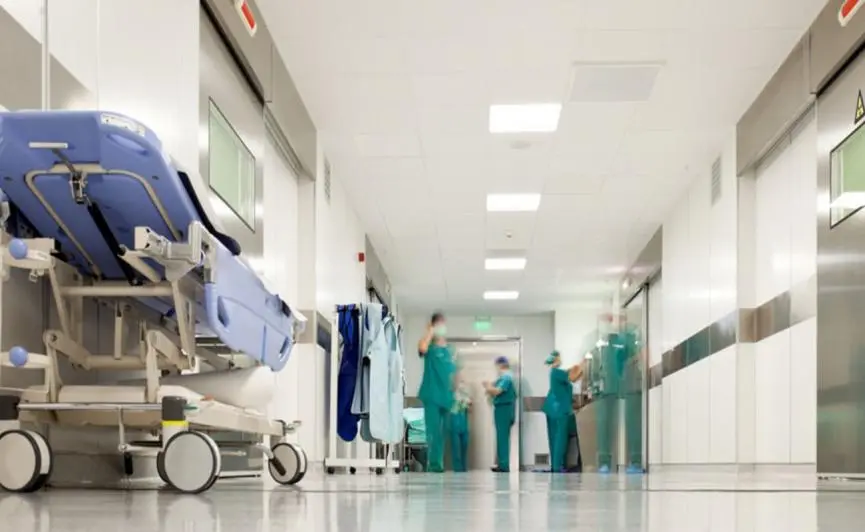 Κραυγή απόγνωσης από τους νοσηλευτές - Ασφυκτιούν τα δημόσια νοσοκομεία