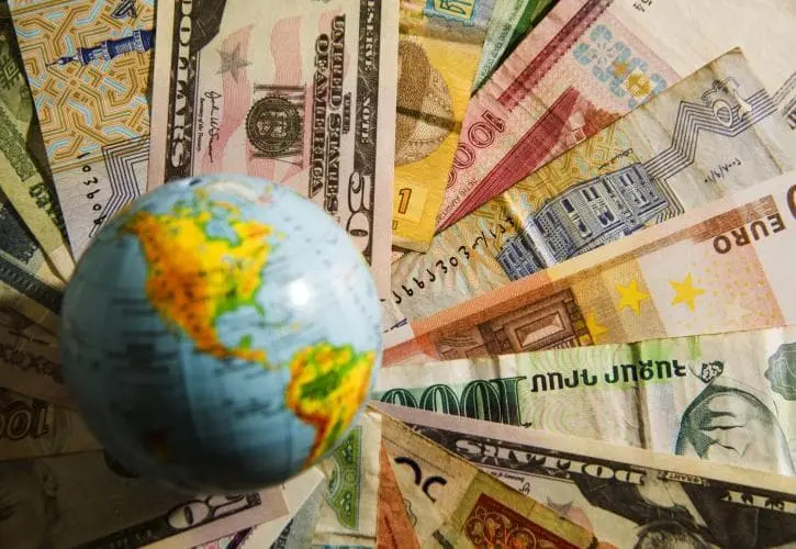 Μπορεί η ΕΕ να φορολογήσει παγκόσμιους γίγαντες παρά την αντίθεση του Τραμπ;