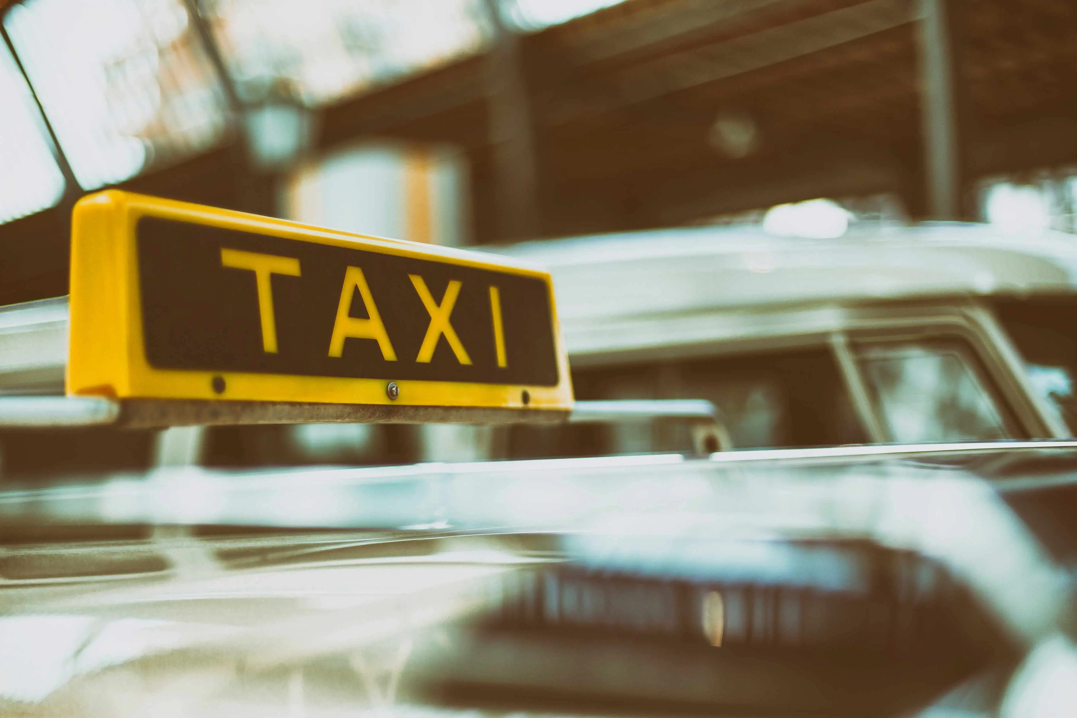 Oδηγοί Ταξί διαμαρτύρονται για αισχροκέρδεια στα καύσιμα