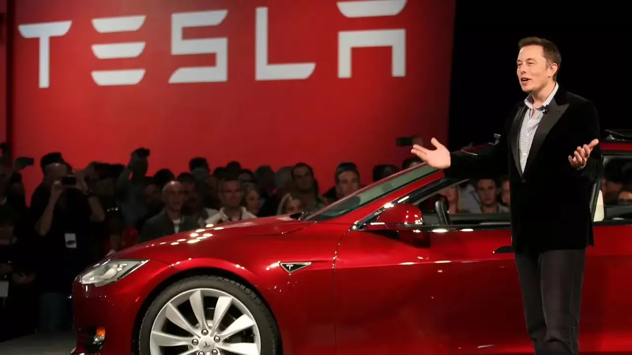 Οι πωλήσεις της Tesla κάνουν άλμα μετά από μήνες μποϊκοτάζ: Μπορεί να συνεχιστεί η δυναμική;