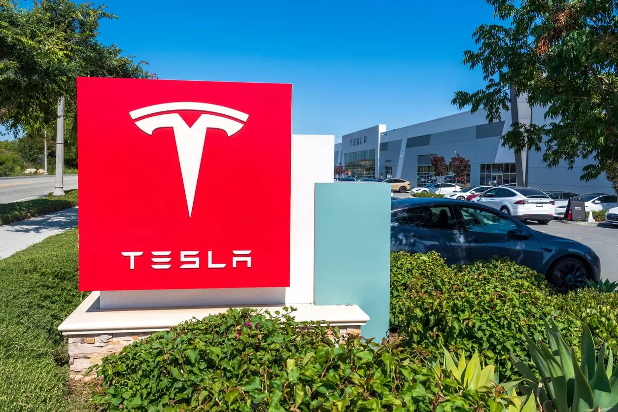 Γιατί η αξία της Tesla διχάζει τόσο πολύ τους επενδυτές