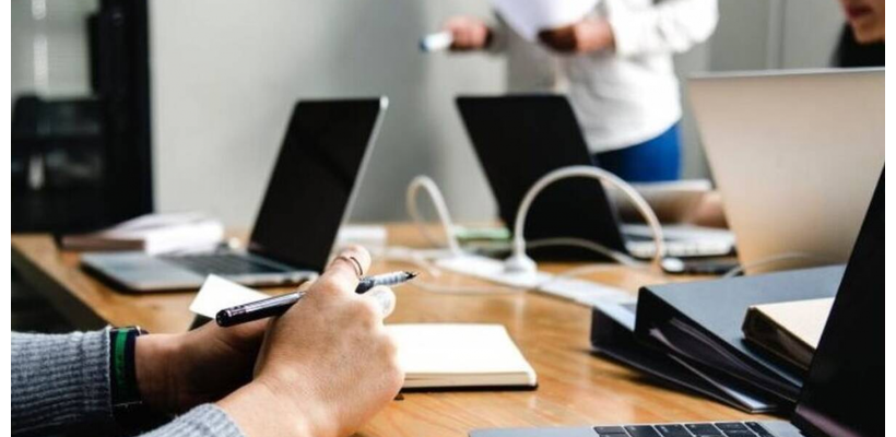 Ο ΠτΔ επέστρεψε στη Βουλή τον νόμο για την τηλεργασία στο Δημόσιο – Ποιος ο λόγος