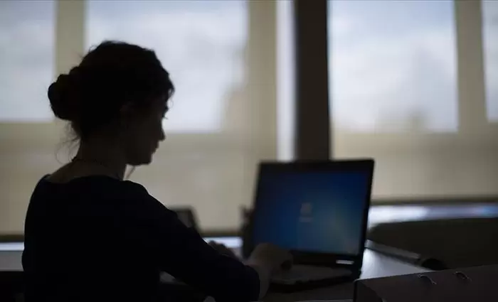 Απολύσεις και 