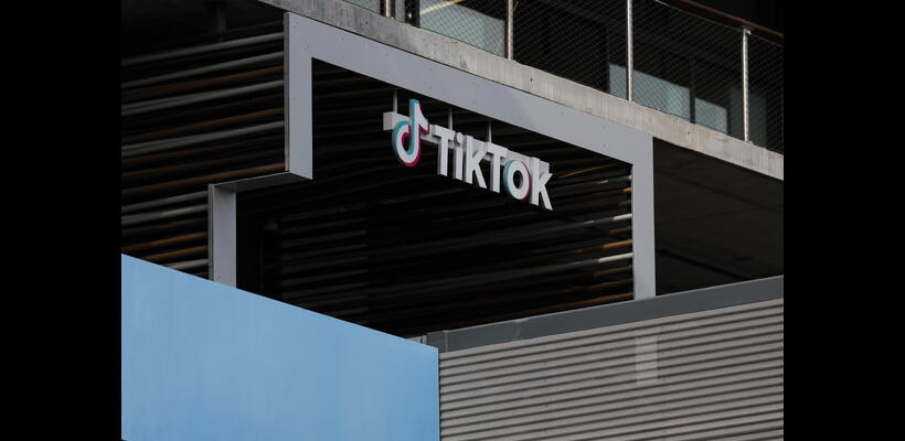 Ανάρτηση … προθέσεων από τον Τραμπ για το μέλλον του TiKToK