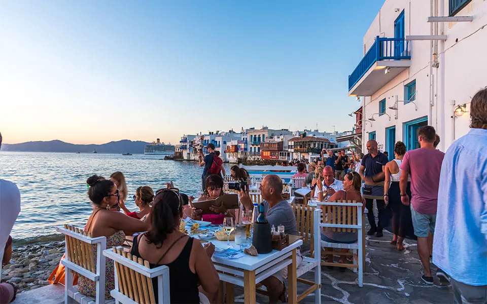Έτσι θα γίνονται δεκτοί οι τουρίστες στην Ελλάδα