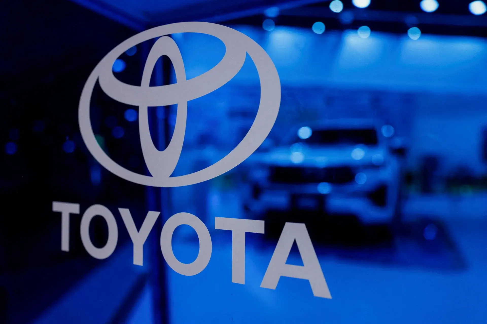 Toyota: Ρεκόρ πωλήσεων με ώθηση από τα υβριδικά – Άλμα 14% για τη μετοχή