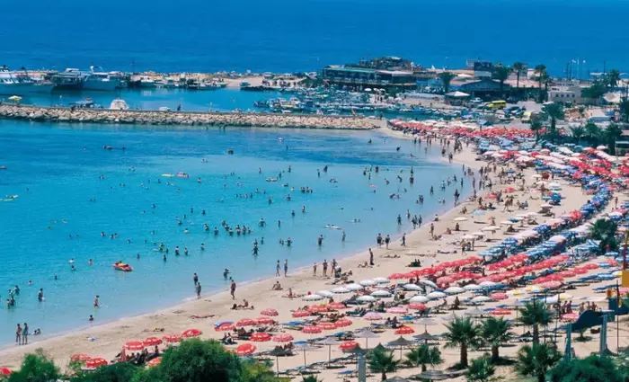 Ιούλιο - Αύγουστο το ένα τρίτο τουριστικών διανυκτερεύσεων στην Κύπρο