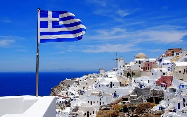 Πρωταγωνιστεί η Ελλάδα στις προτιμήσεις Βρετανών τουριστών το φθινόπωρο