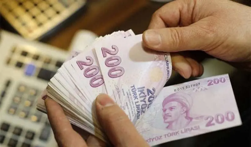Η τουρκική λίρα υποχωρεί στις 5,86 λίρες ανά δολάριο 