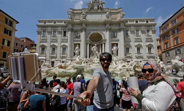 Υπερτουρισμός: Ο κόσμος πνίγεται από τουρίστες - Ποιος πρέπει να πληρώσει το τίμημα;