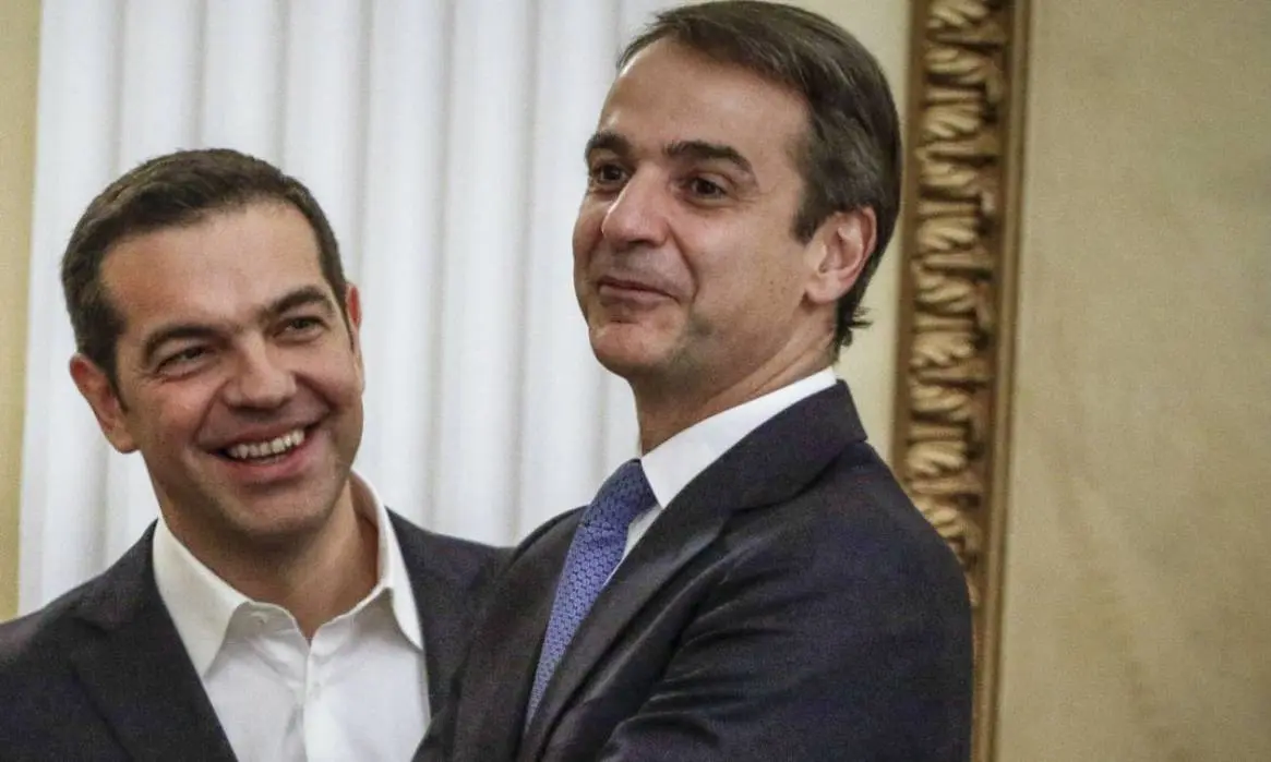 Στο φως τα πόθεν έσχες Μητσοτάκη - Τσίπρα: Εισοδήματα, καταθέσεις και ακίνητα