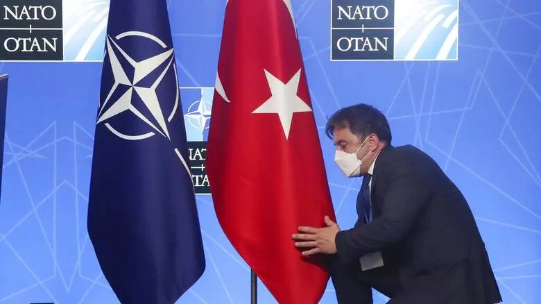 Financial Times: Πώς μπορεί το ΝΑΤΟ να βάλει σε... τάξη την Τουρκία