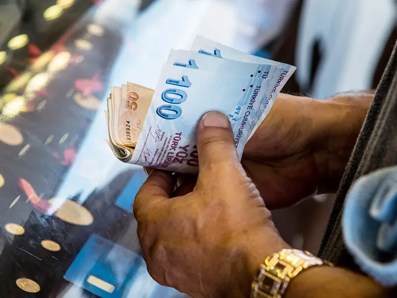 Ο Ερντογάν πιέζει τις τουρκικές τράπεζες να δίνουν φθηνά δάνεια 
