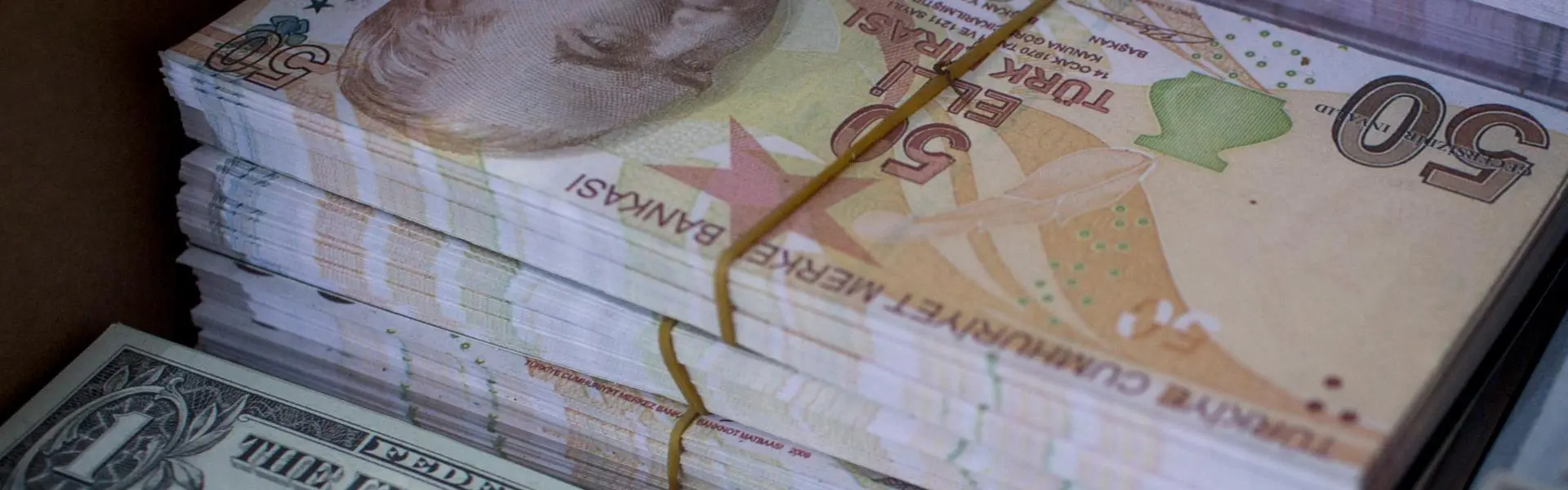 Καταρρέει η τουρκική λίρα