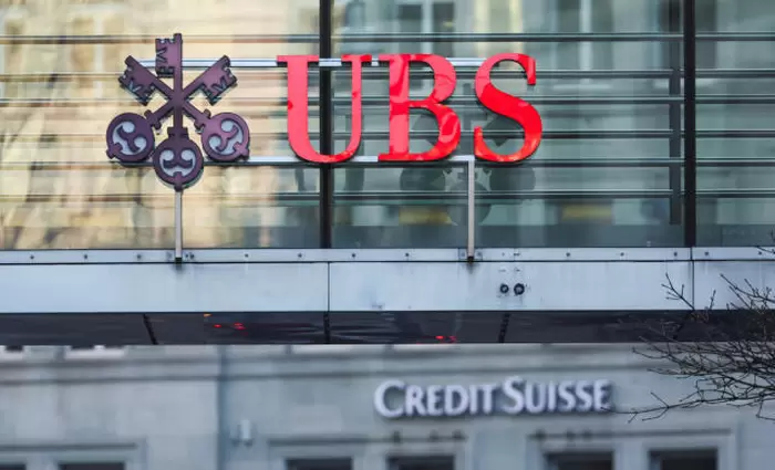 Από ελβετικό «κόσκινο» το deal Credit Suisse - UBS