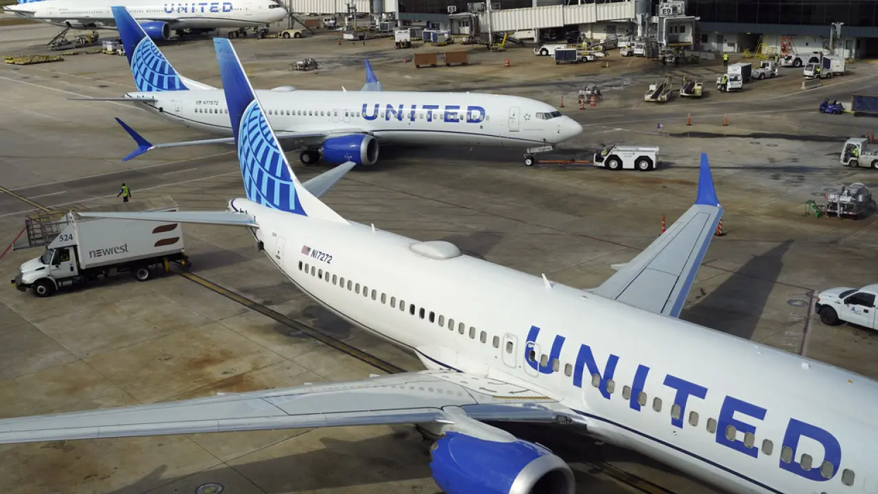 Η United Airlines καθήλωσε τα αεροσκάφη λόγω τεχνικού προβλήματος