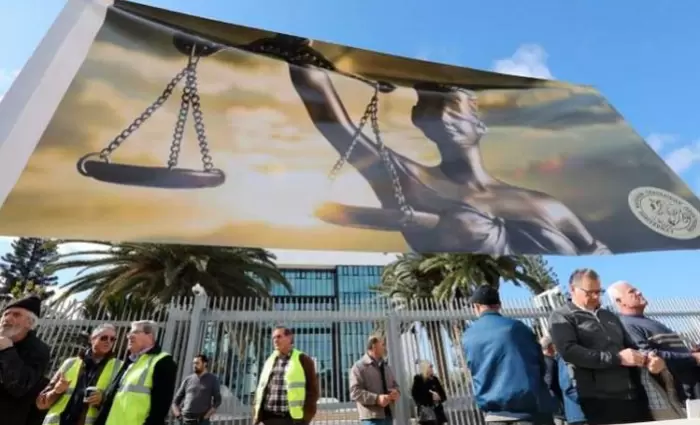 Αξιόγραφα – Έγκλημα και Τιμωρία ή Έγκλημα και Λύση;