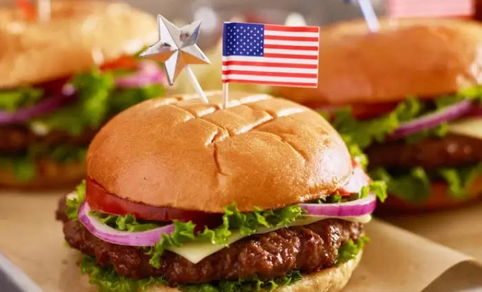 Πάνω από το 1/3 των Αμερικανών τρώνε κάθε μέρα fast food