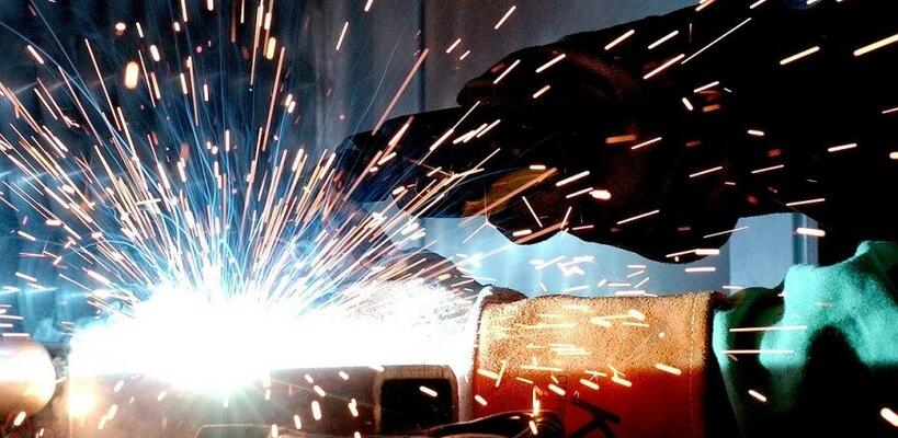 Ρεύμα: Η ακριβή ενέργεια υπονομεύει την ανταγωνιστικότητα της ευρωπαϊκής βιομηχανίας