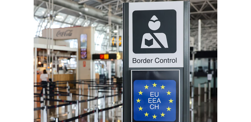 Θα απαγορευτούν όλες οι τουριστικές βίζες για τους Ρώσους στην ΕΕ;