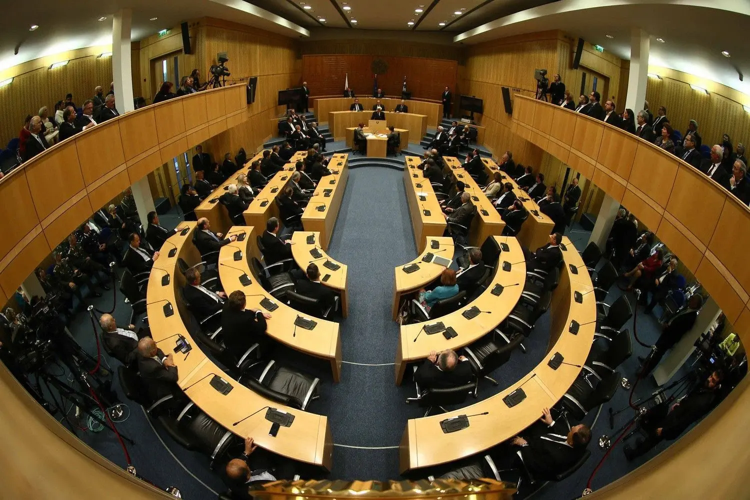 Εγκρίθηκαν από την Βουλή προϋπολογισμοί 18 ημικρατικών
