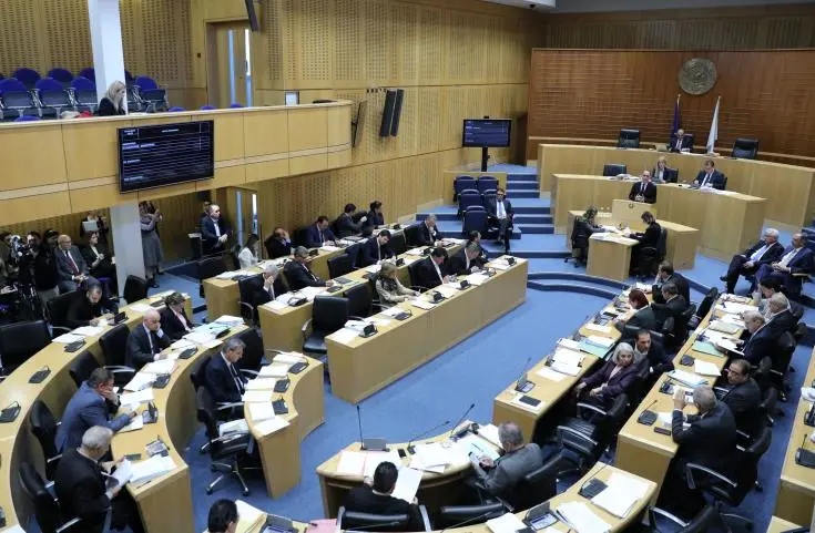 Άρχισε η έκτακτη συνεδρία της Ολομέλειας της Βουλής