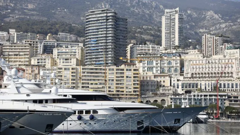 FT: Δύσκολα θα «βάλει χέρι» η Δύση στην παγωμένη ρωσική περιουσία