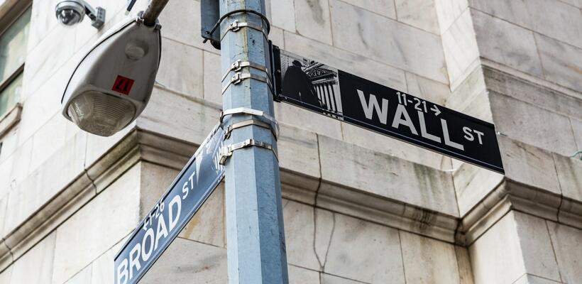 Οι επενδυτές αναμένουν τα μακροοικονομικά δεδομένα με το βλέμμα στη Fed