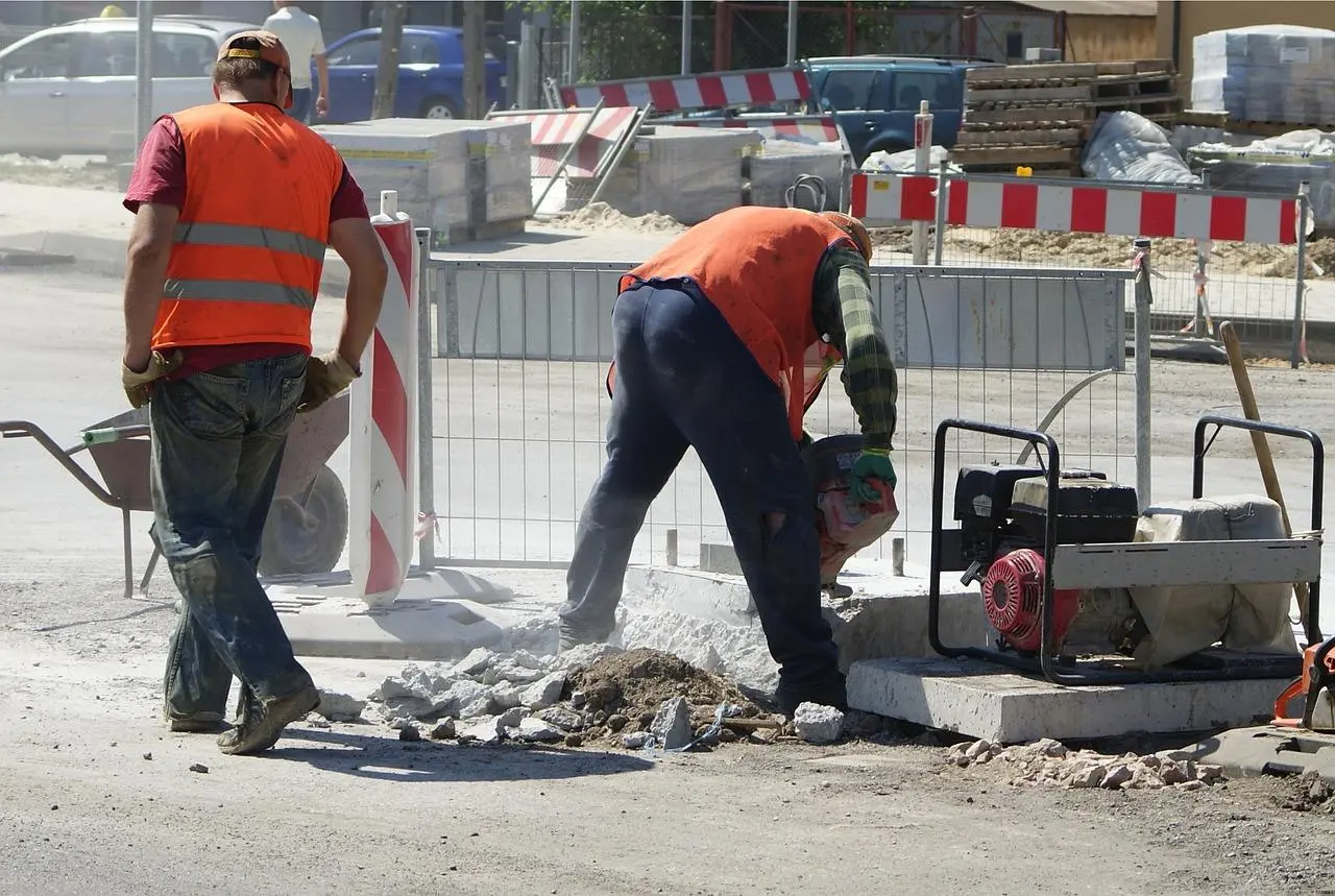 Διακοπή υπαίθριων εργασιών και σήμερα λόγω καύσωνα – Τι ανακοίνωσε το ΤΕΕ